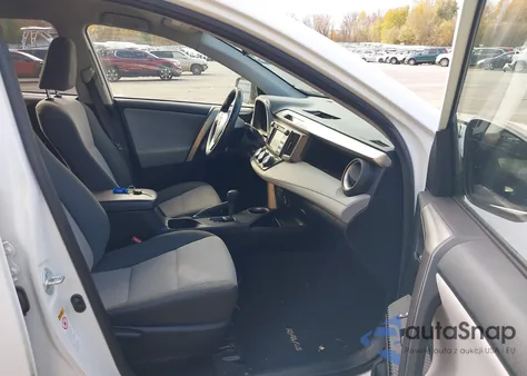 2015 Toyota Rav4 Le z USA, uszkodzony, nr VIN JTMBFREVXFJ039729